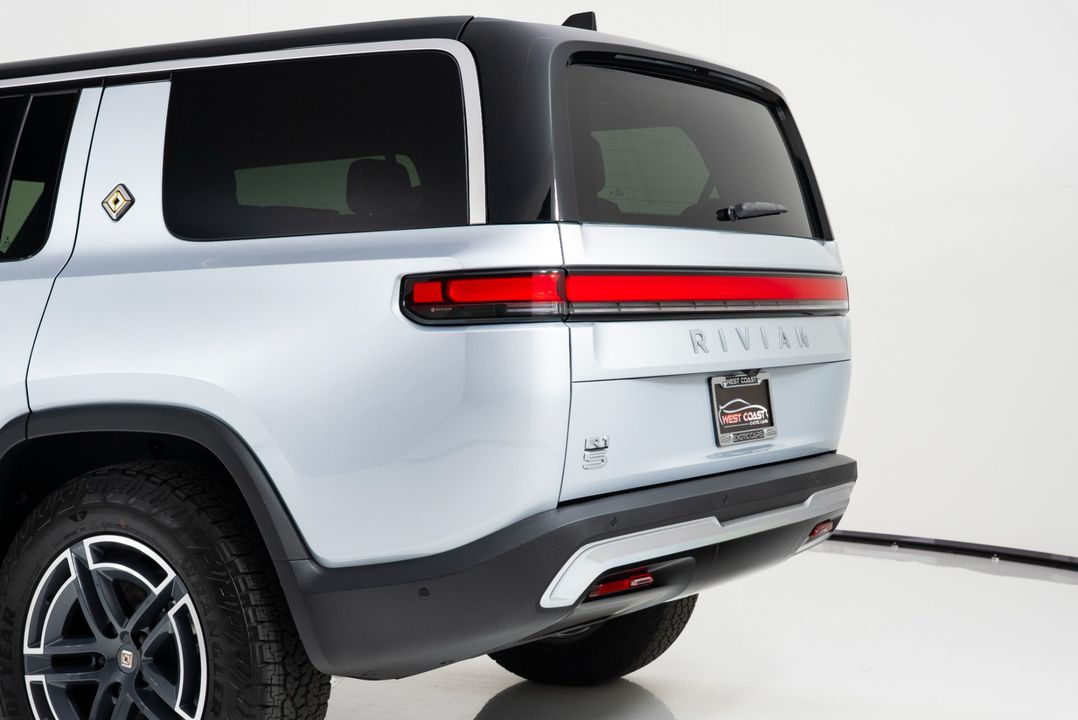2026 Rivian R1S
