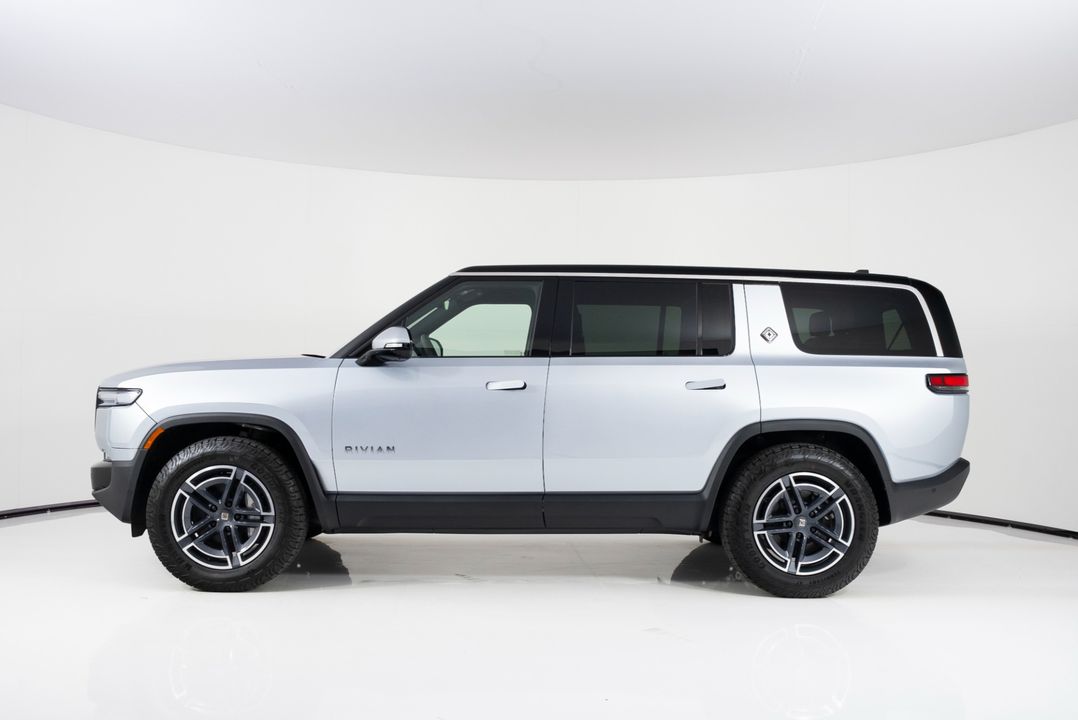 2026 Rivian R1S