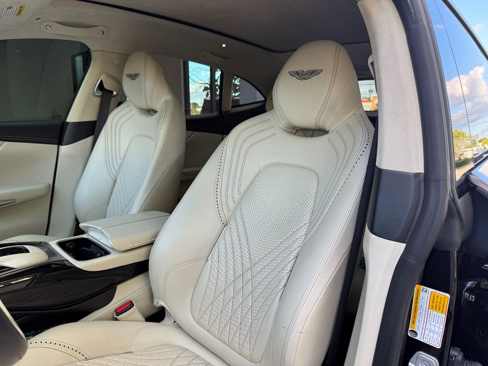 2021 Aston Martin DBX