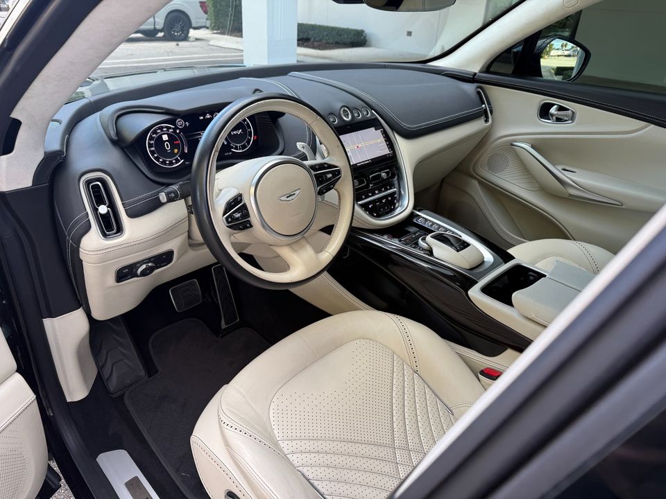 2021 Aston Martin DBX
