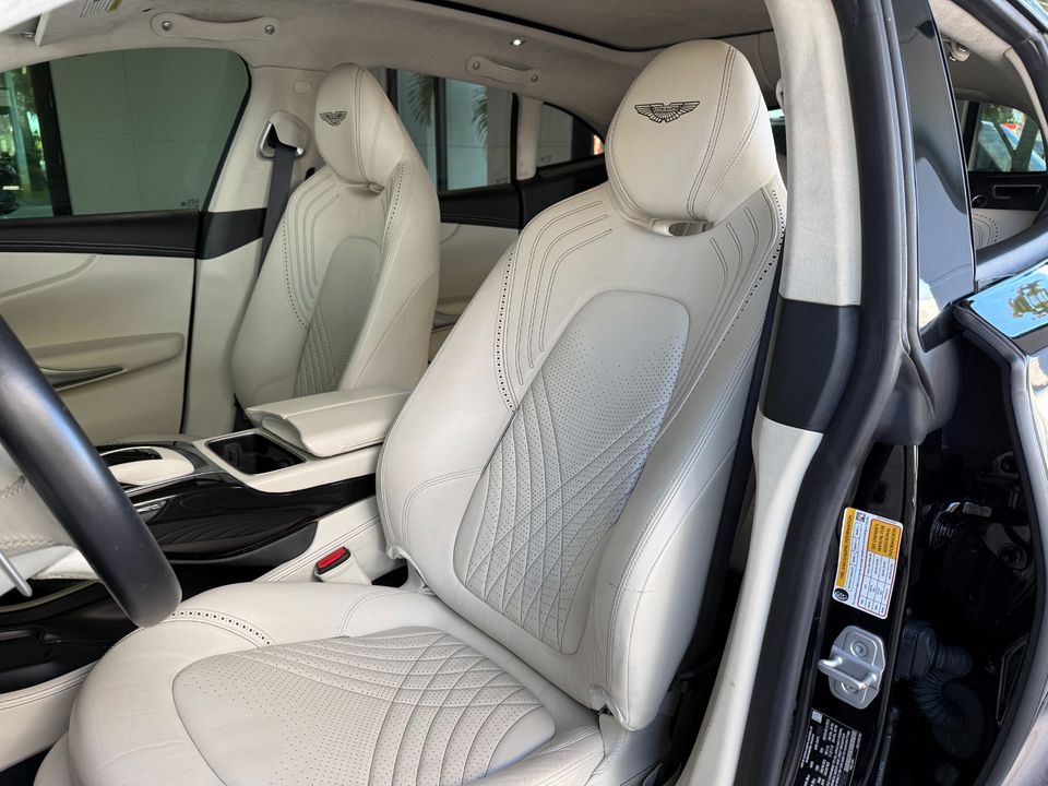 2021 Aston Martin DBX