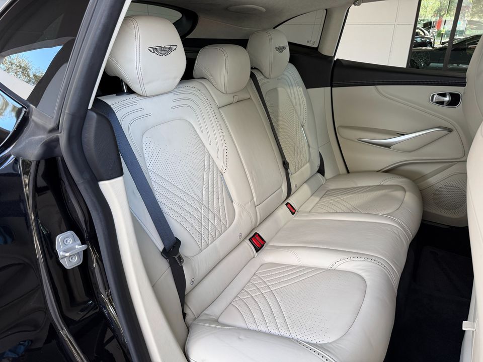 2021 Aston Martin DBX