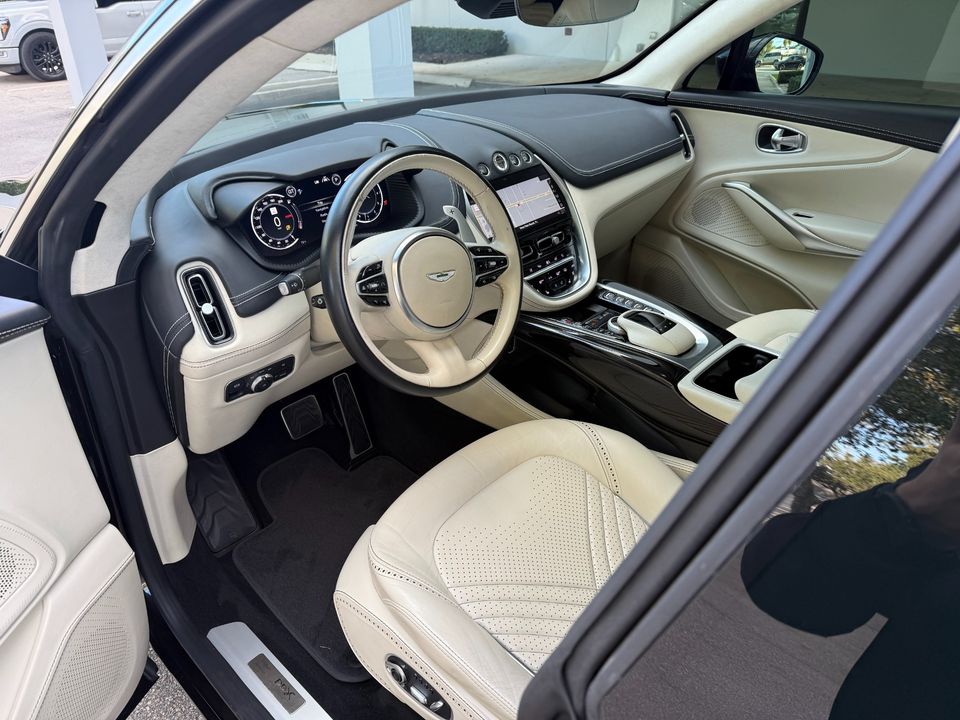 2021 Aston Martin DBX