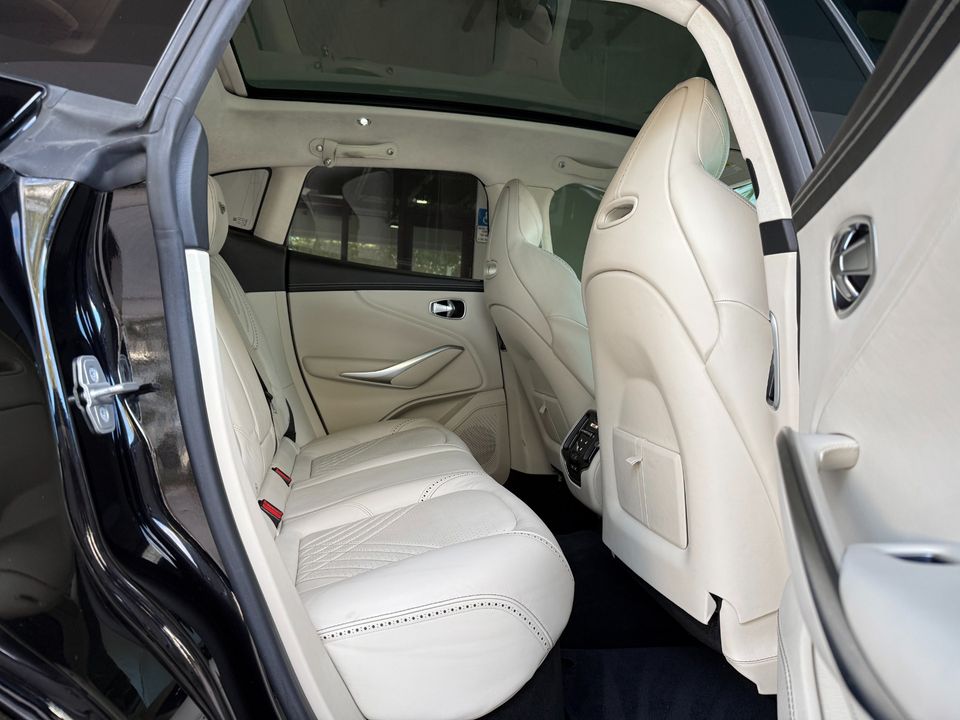 2021 Aston Martin DBX