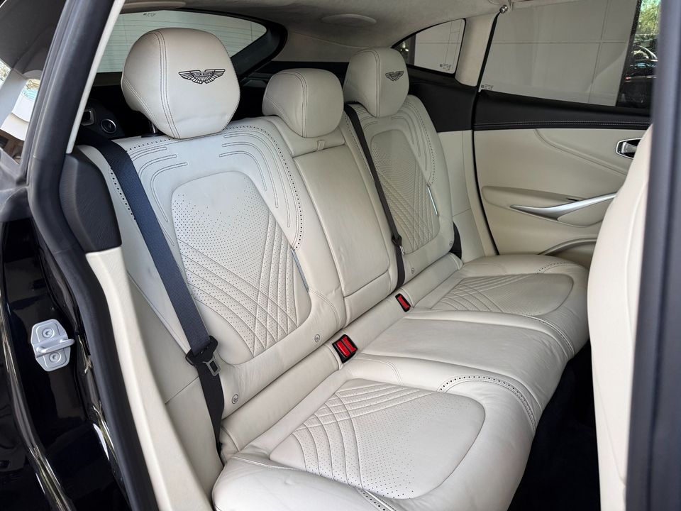 2021 Aston Martin DBX