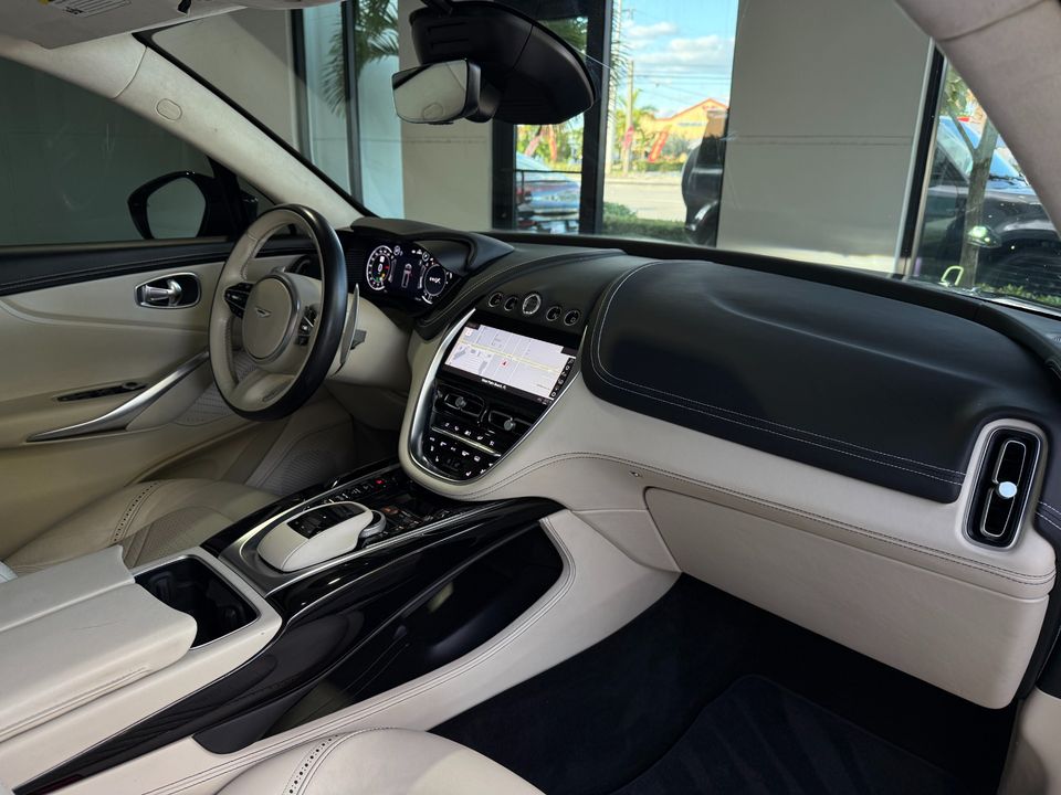 2021 Aston Martin DBX