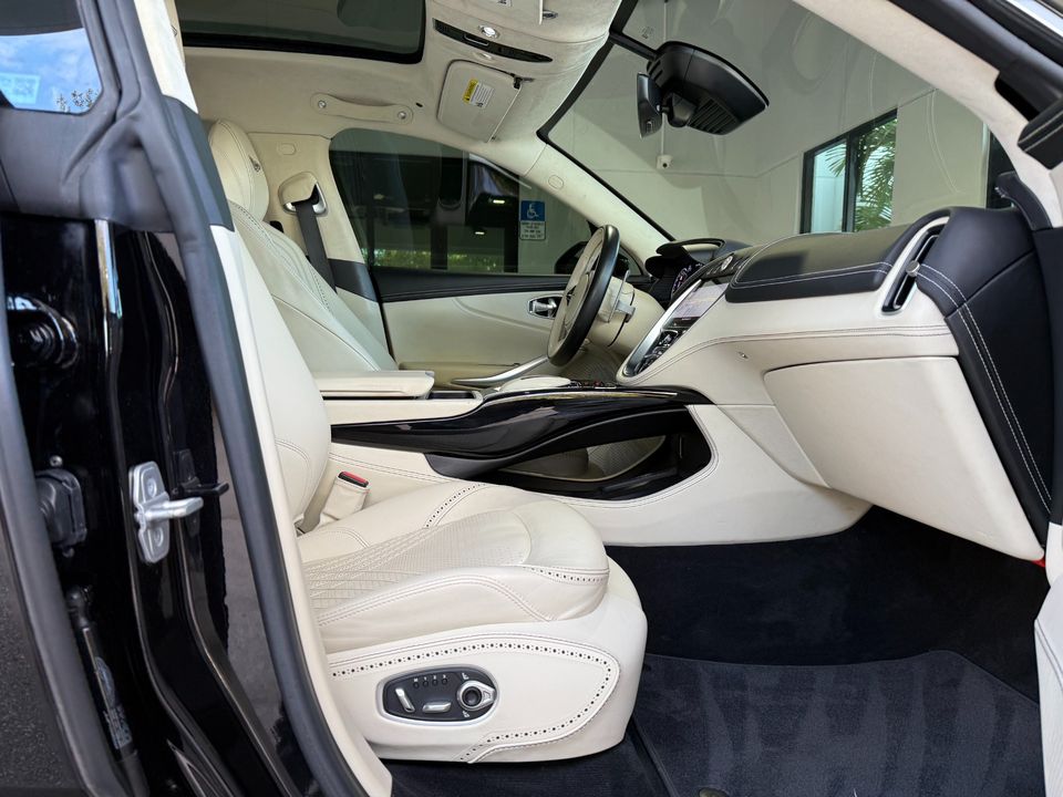 2021 Aston Martin DBX