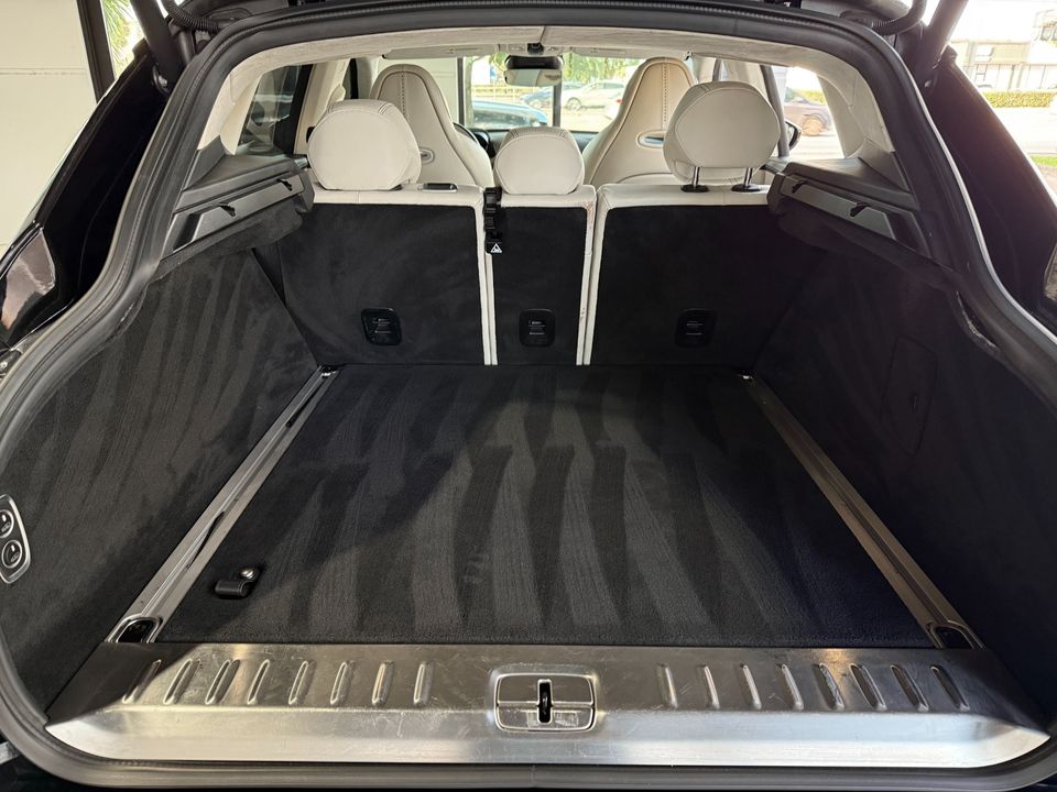 2021 Aston Martin DBX