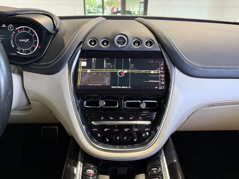 2021 Aston Martin DBX