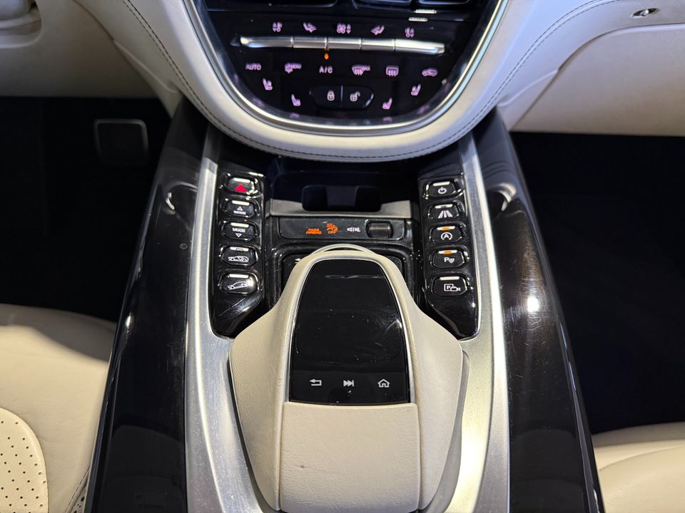 2021 Aston Martin DBX