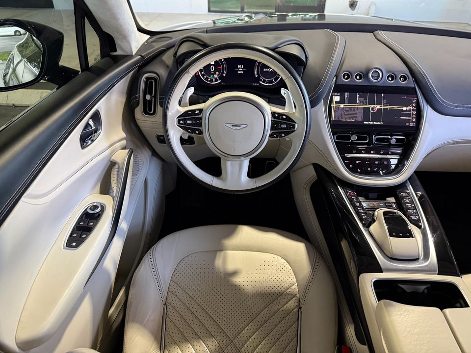 2021 Aston Martin DBX