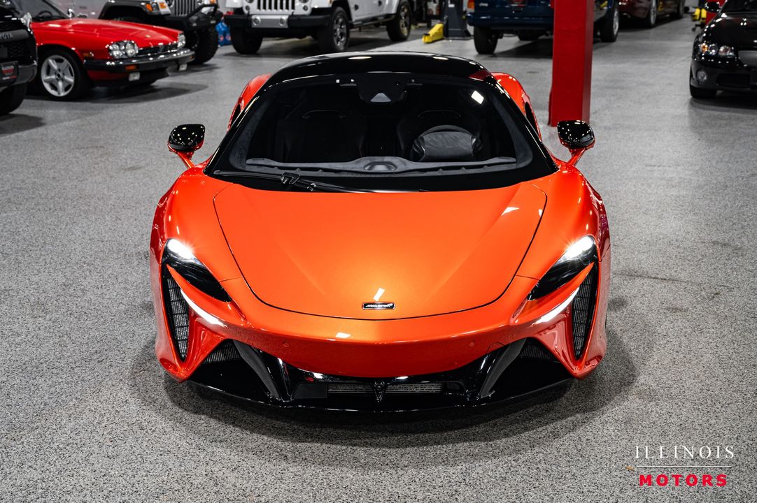 2023 McLaren Artura