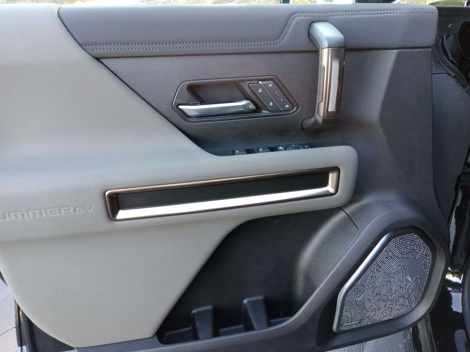 2025 GMC Hummer EV SUV