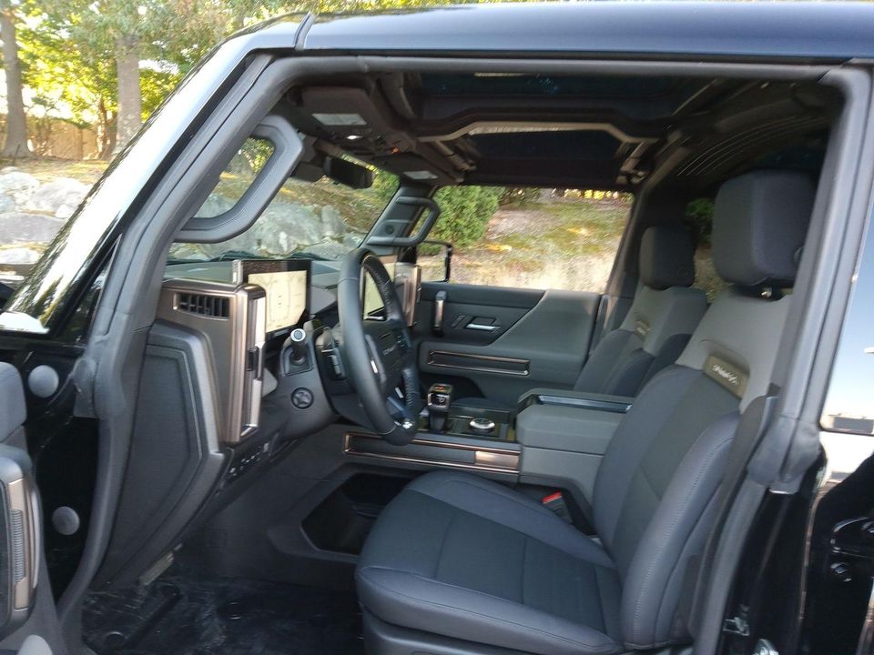 2025 GMC Hummer EV SUV