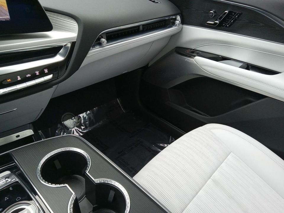 2025 Cadillac LYRIQ