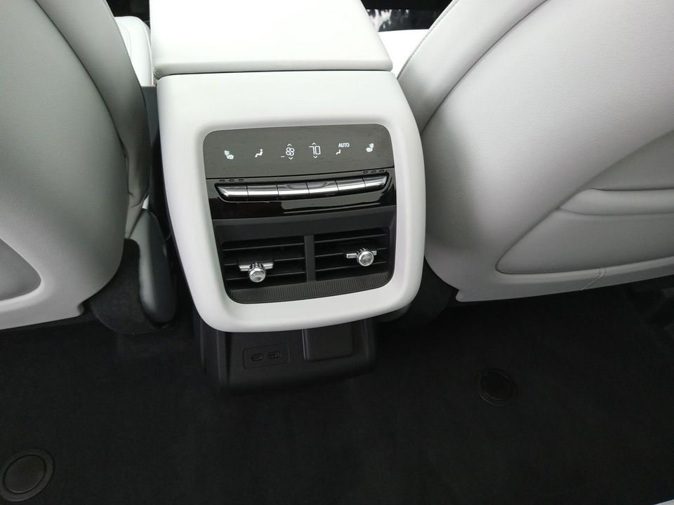2025 Cadillac LYRIQ