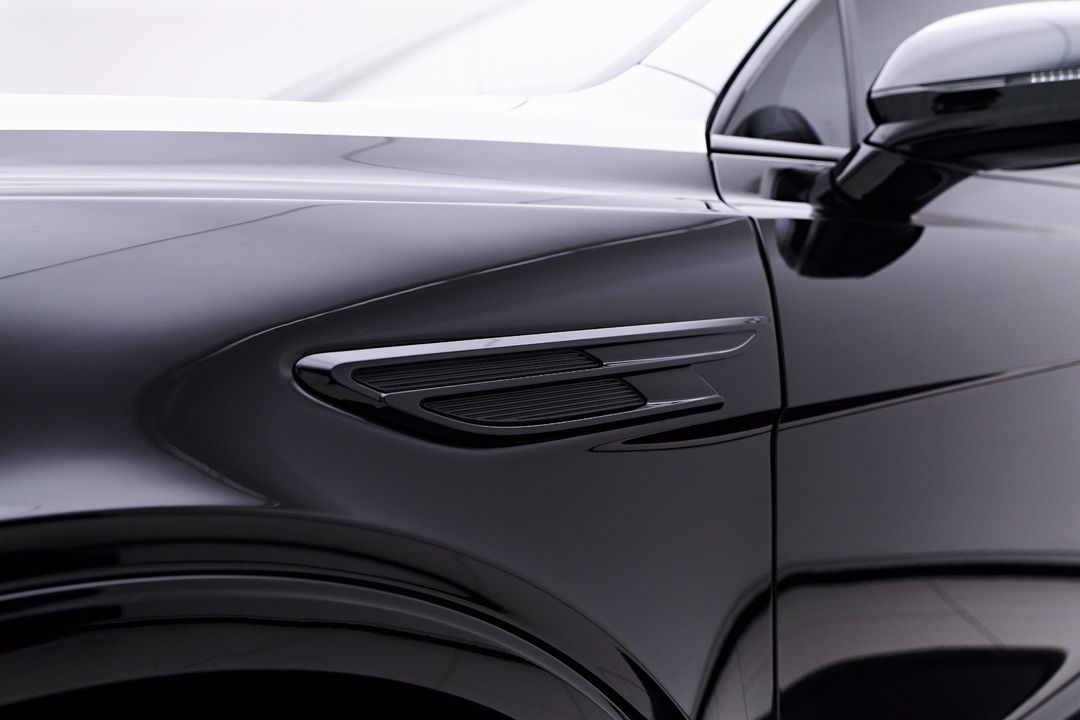 2023 Bentley Bentayga EWB