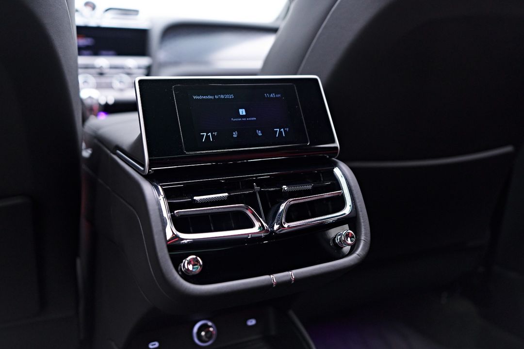 2023 Bentley Bentayga EWB