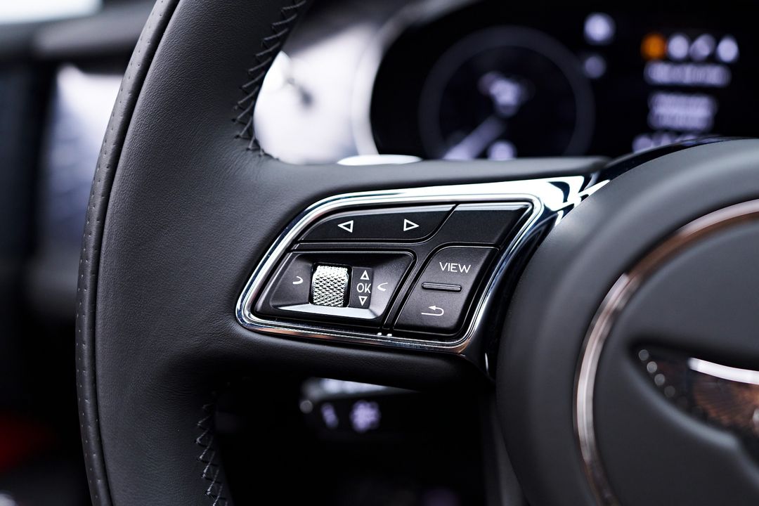 2023 Bentley Bentayga EWB