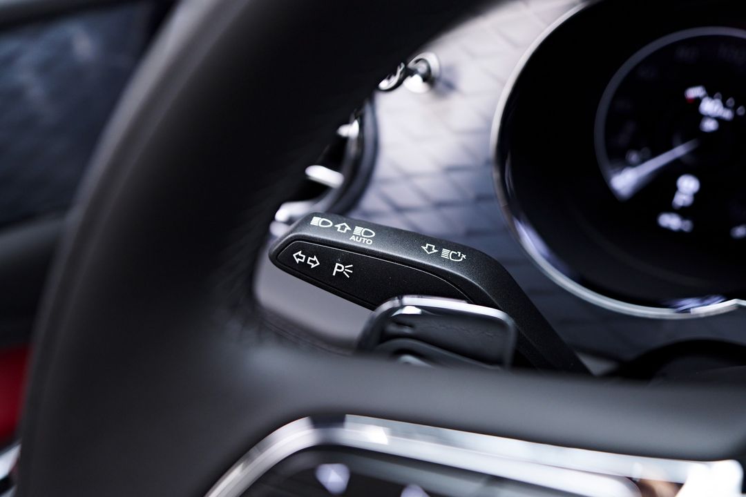 2023 Bentley Bentayga EWB
