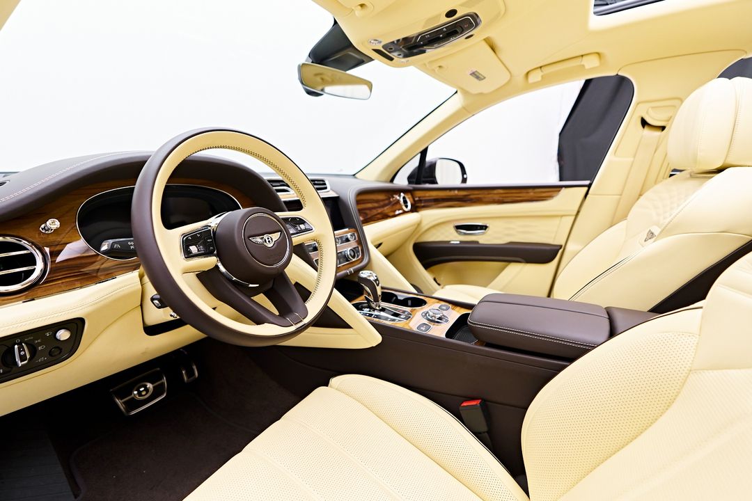 2023 Bentley Bentayga EWB