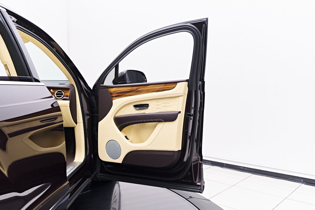 2023 Bentley Bentayga EWB