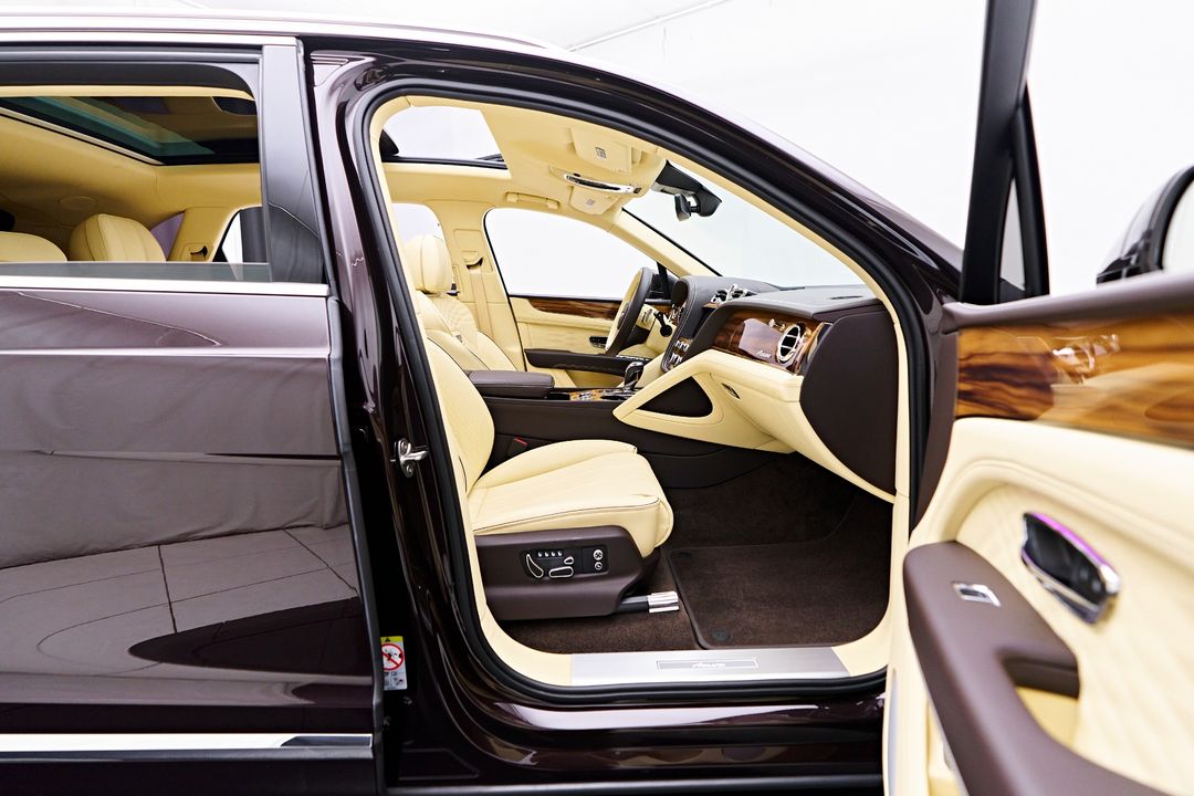 2023 Bentley Bentayga EWB