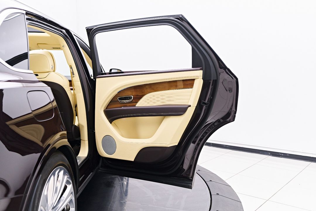 2023 Bentley Bentayga EWB