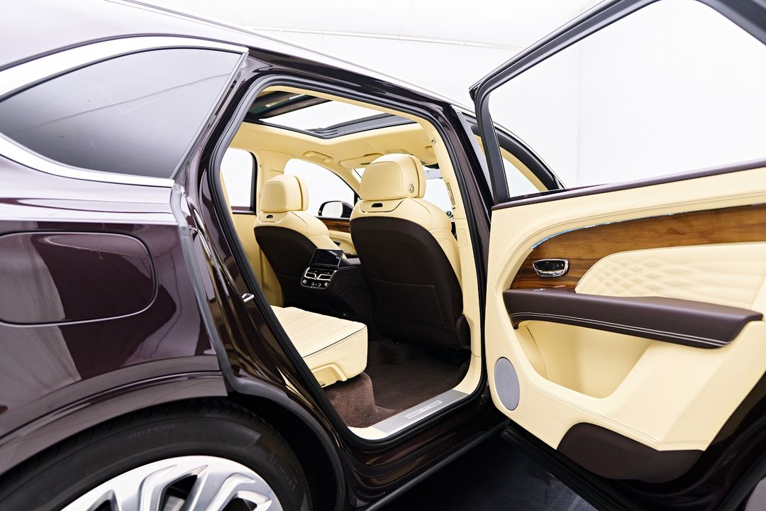 2023 Bentley Bentayga EWB