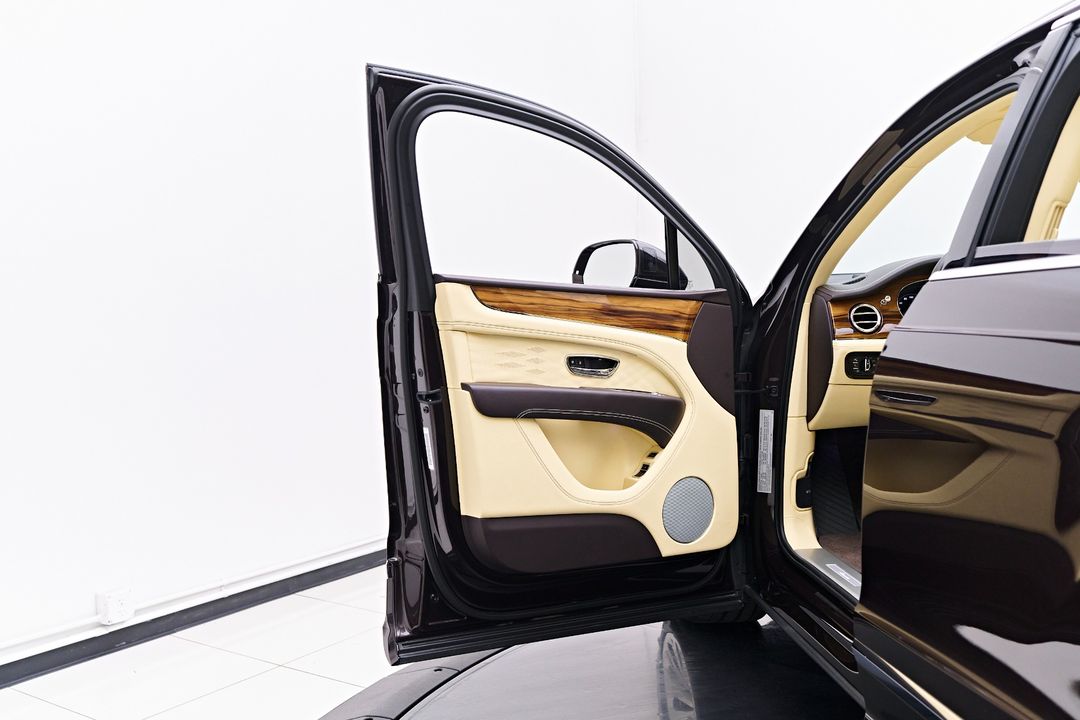 2023 Bentley Bentayga EWB