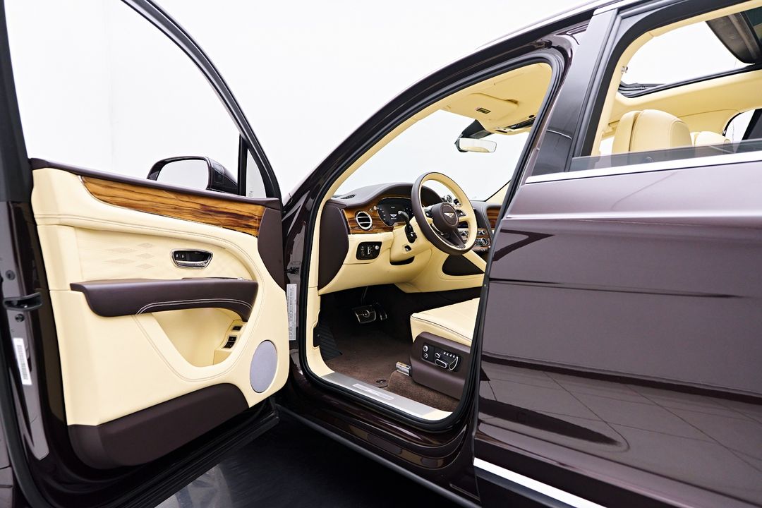2023 Bentley Bentayga EWB
