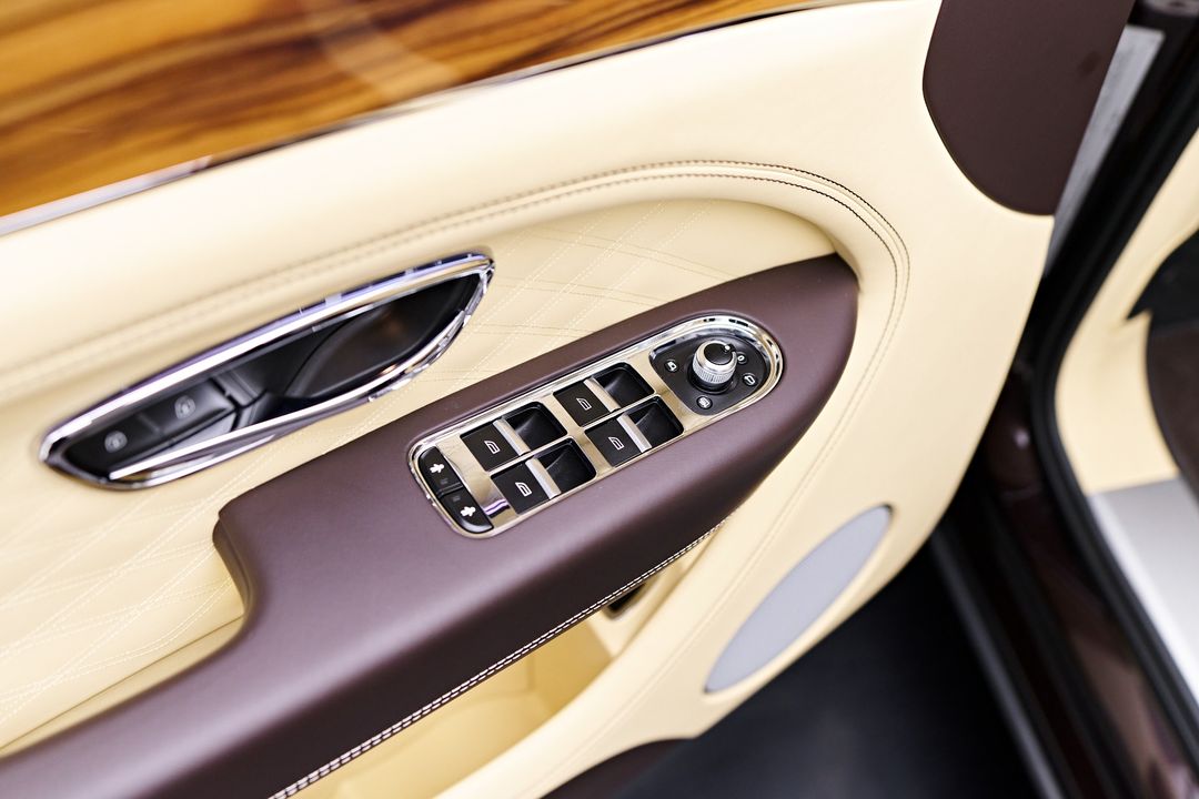 2023 Bentley Bentayga EWB