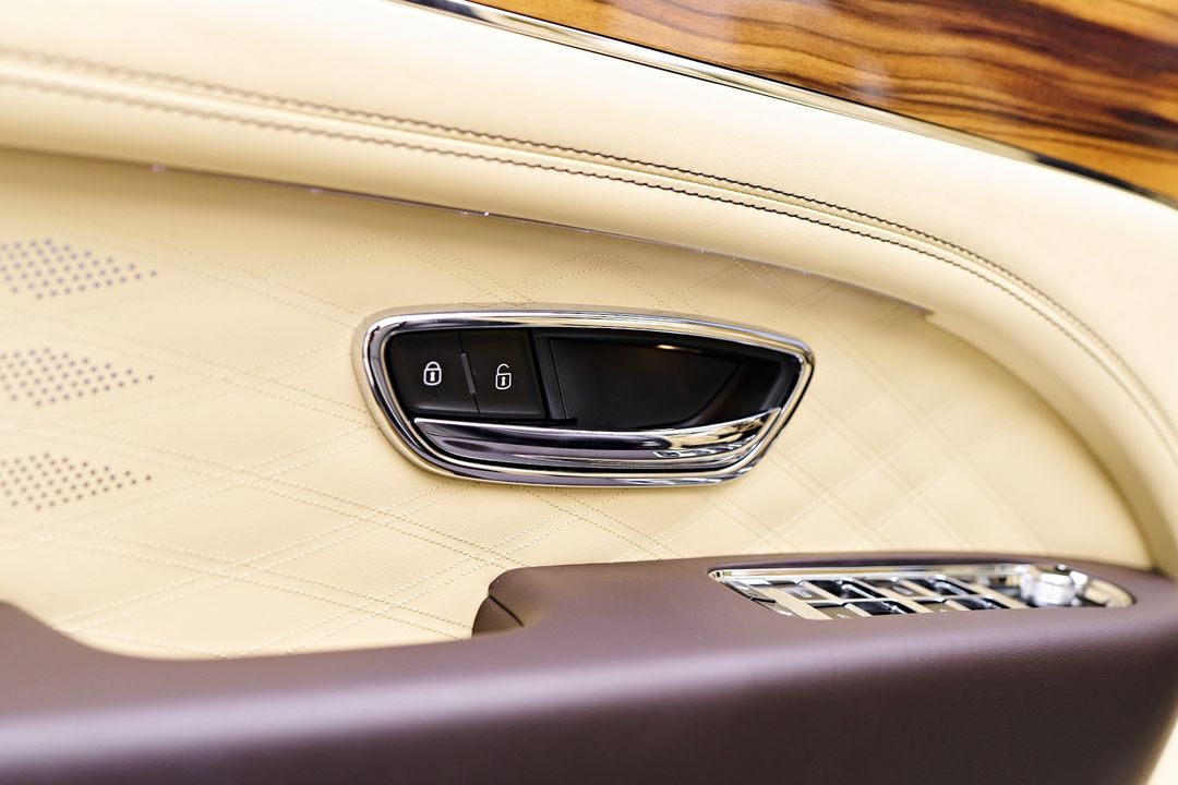 2023 Bentley Bentayga EWB