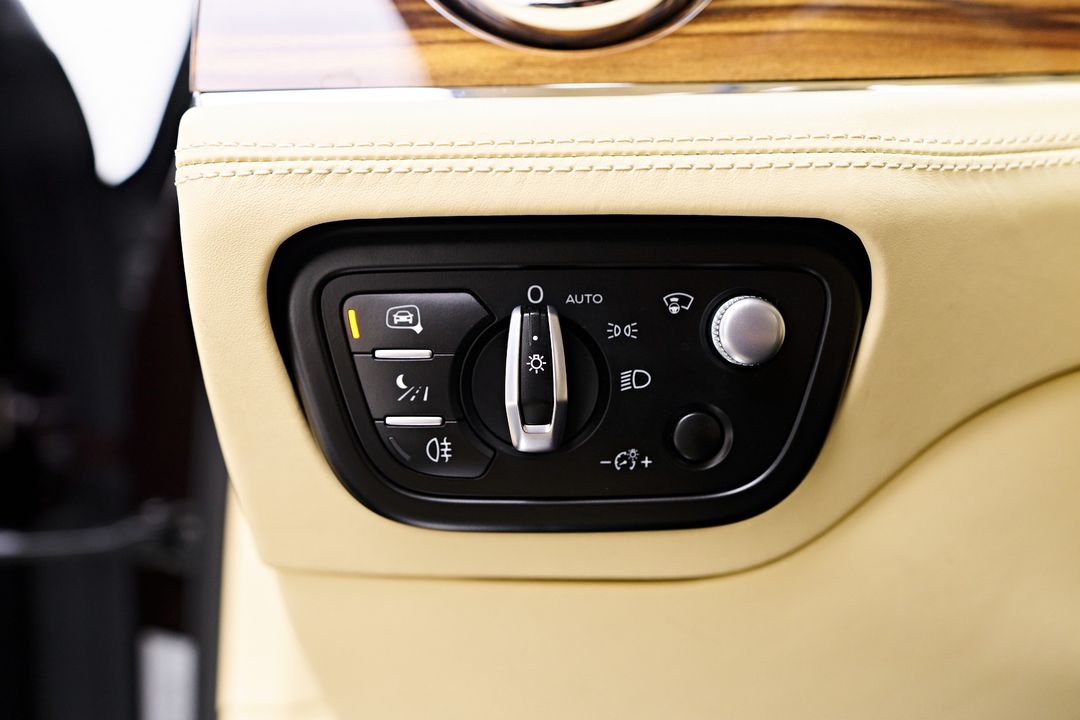 2023 Bentley Bentayga EWB