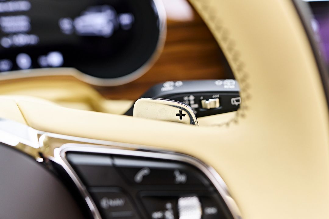 2023 Bentley Bentayga EWB