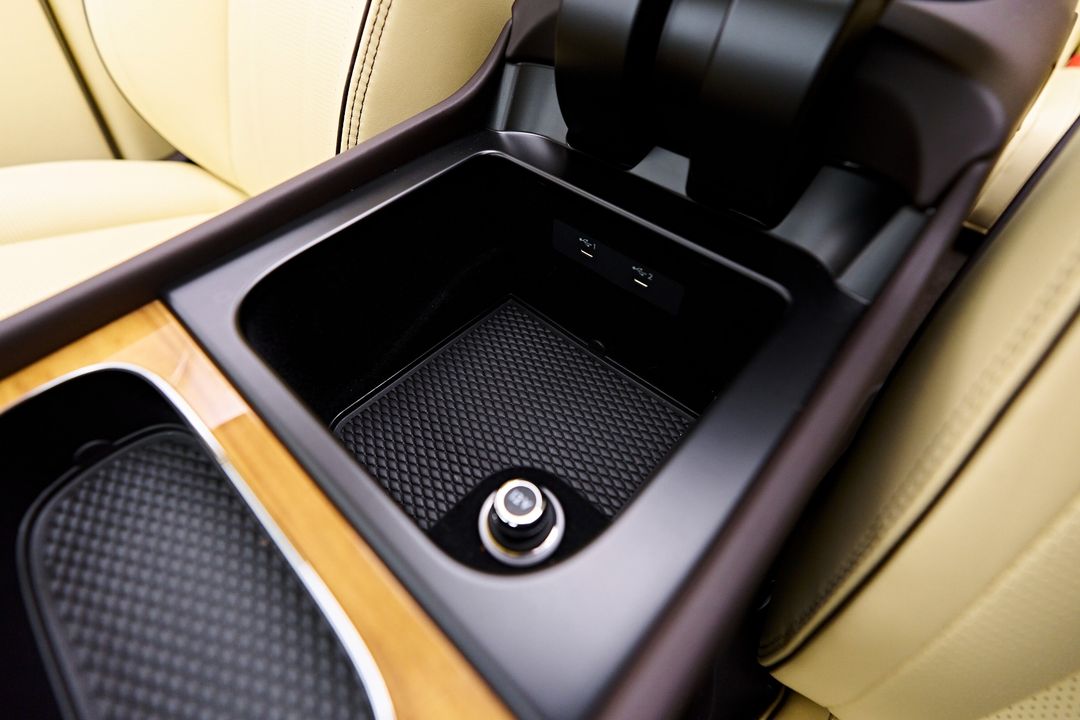 2023 Bentley Bentayga EWB