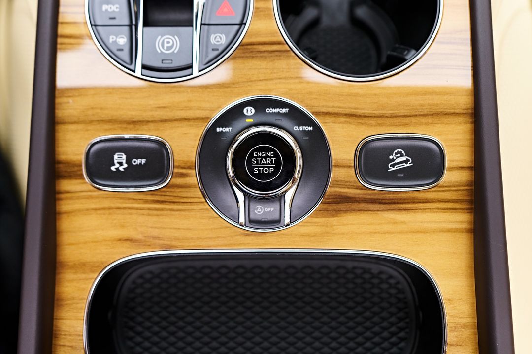 2023 Bentley Bentayga EWB