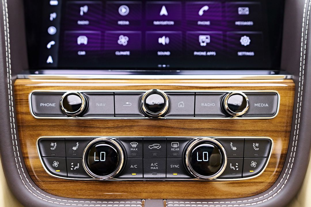 2023 Bentley Bentayga EWB