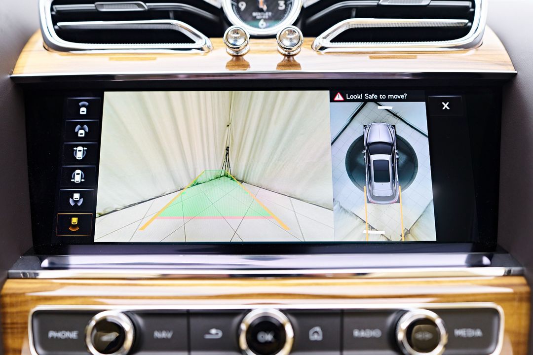 2023 Bentley Bentayga EWB