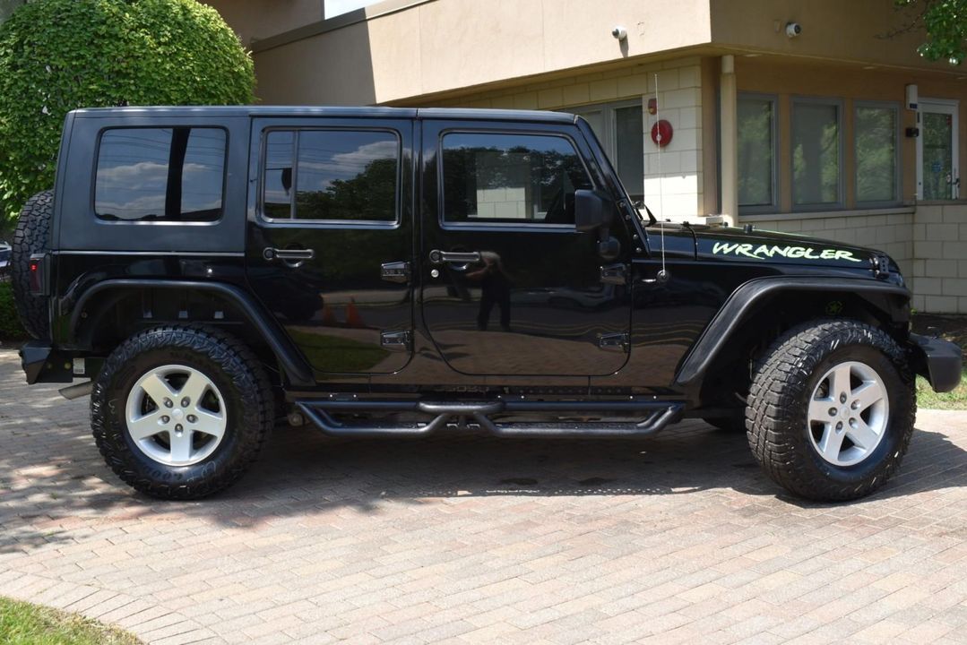 2015 Jeep Wrangler Unlimited Sport w/Engine: 3.6L V6 24V VVT and Transmission: 6-Spee