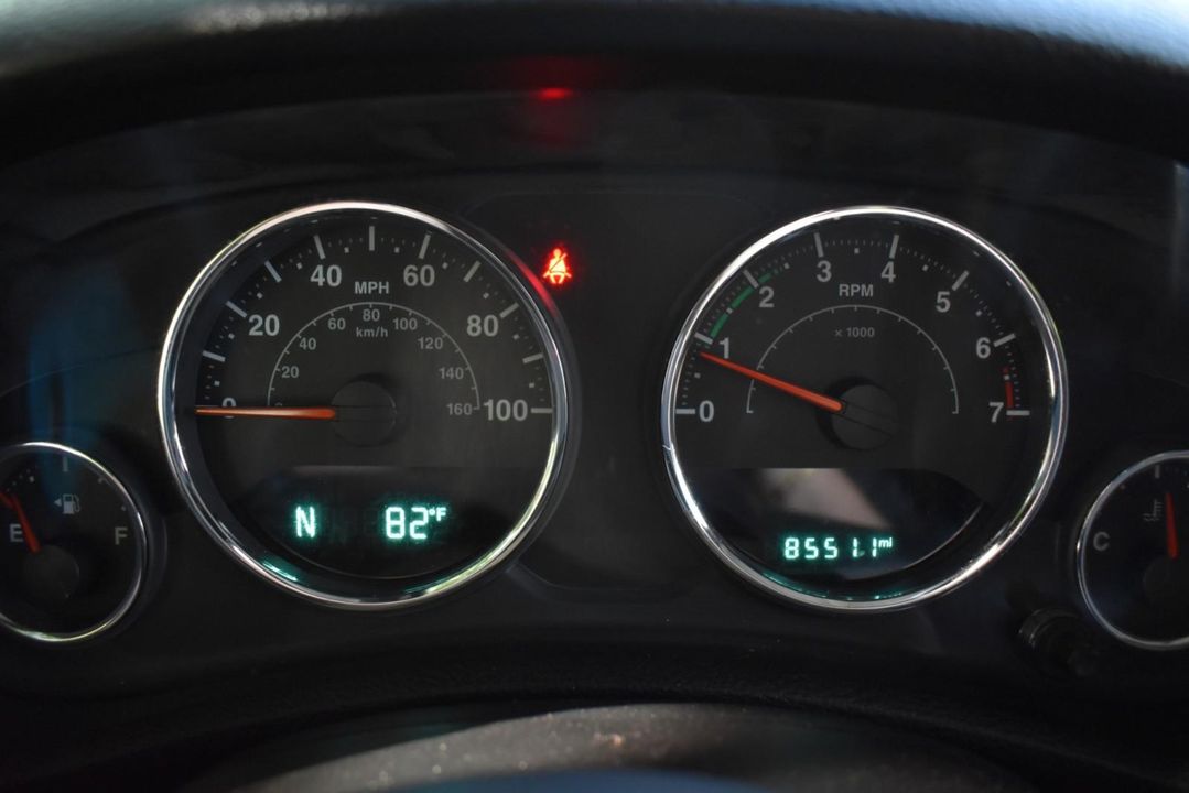 2015 Jeep Wrangler Unlimited Sport w/Engine: 3.6L V6 24V VVT and Transmission: 6-Spee
