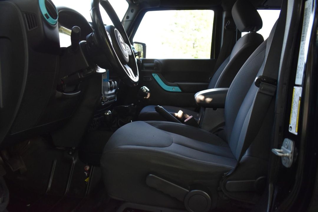 2015 Jeep Wrangler Unlimited Sport w/Engine: 3.6L V6 24V VVT and Transmission: 6-Spee