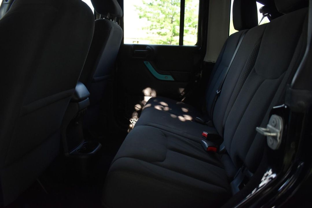2015 Jeep Wrangler Unlimited Sport w/Engine: 3.6L V6 24V VVT and Transmission: 6-Spee