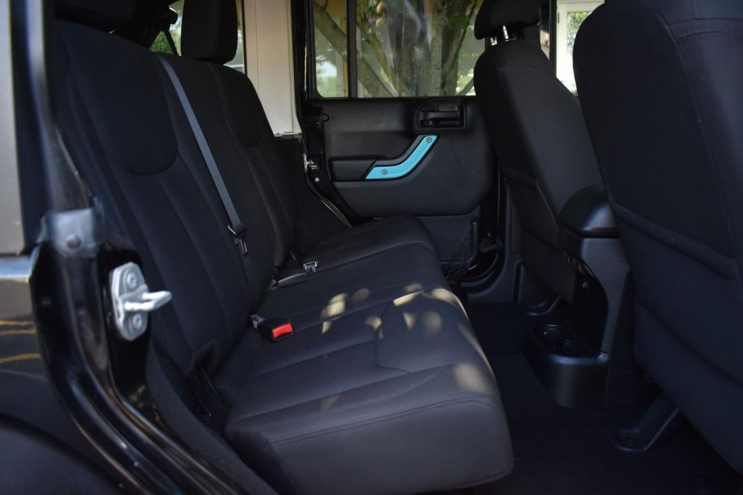 2015 Jeep Wrangler Unlimited Sport w/Engine: 3.6L V6 24V VVT and Transmission: 6-Spee
