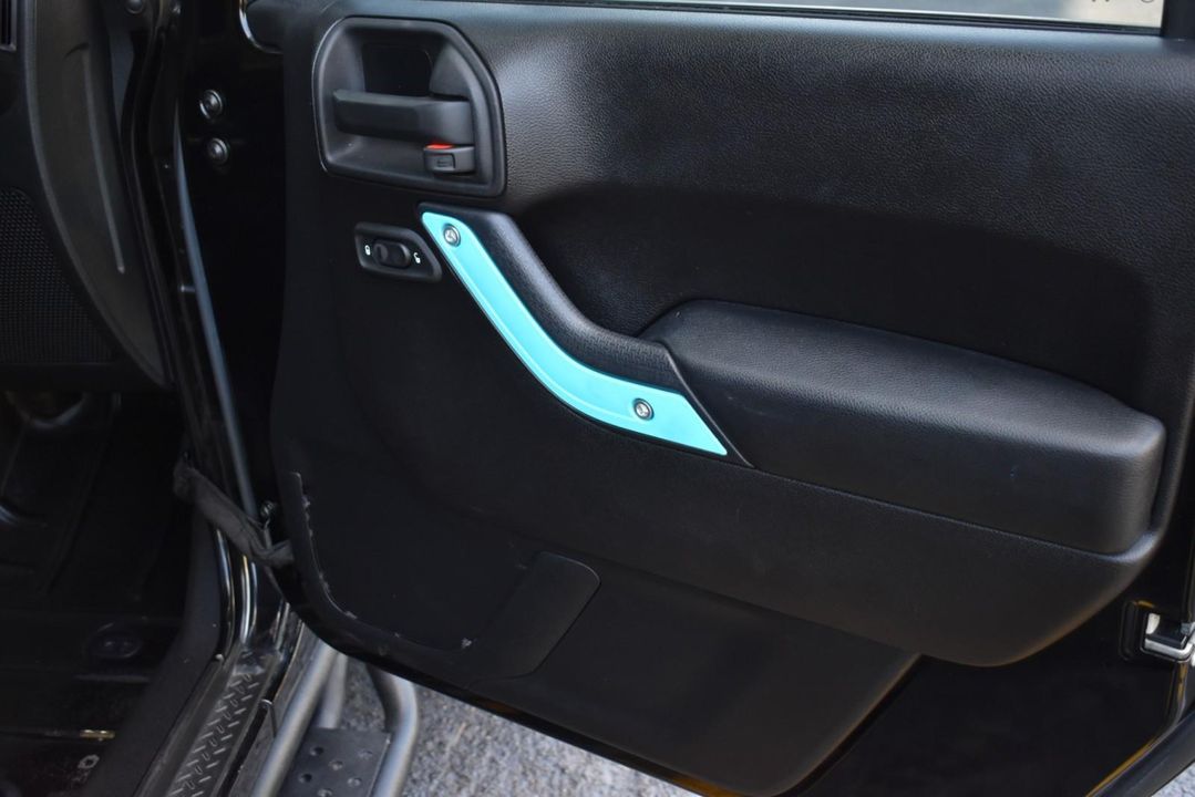2015 Jeep Wrangler Unlimited Sport w/Engine: 3.6L V6 24V VVT and Transmission: 6-Spee