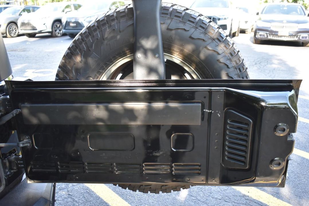 2015 Jeep Wrangler Unlimited Sport w/Engine: 3.6L V6 24V VVT and Transmission: 6-Spee