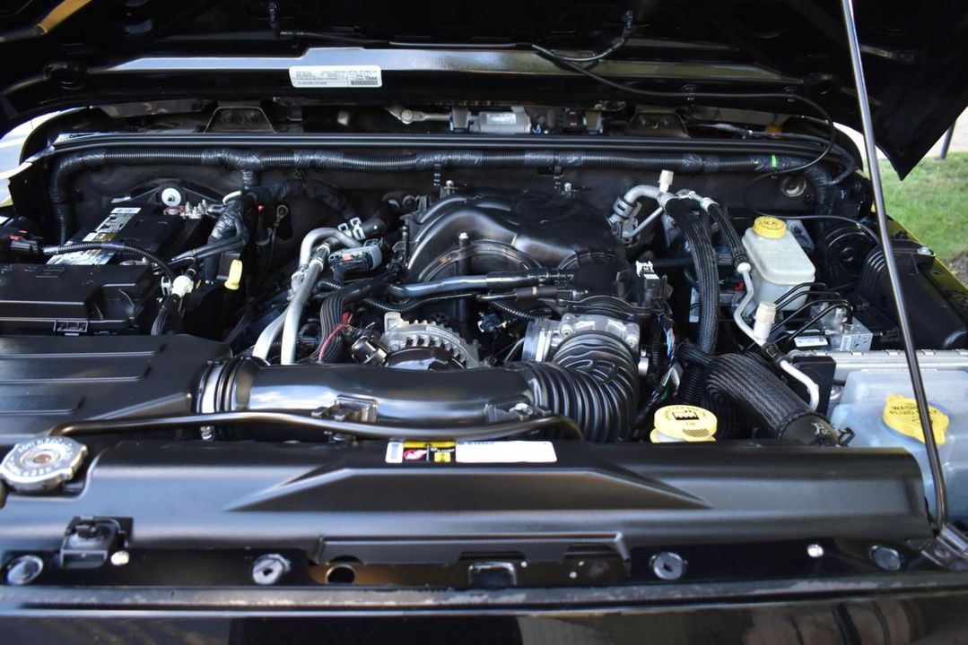 2015 Jeep Wrangler Unlimited Sport w/Engine: 3.6L V6 24V VVT and Transmission: 6-Spee