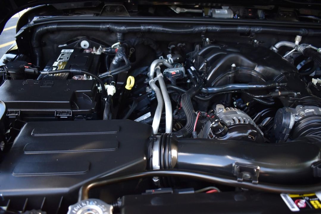 2015 Jeep Wrangler Unlimited Sport w/Engine: 3.6L V6 24V VVT and Transmission: 6-Spee