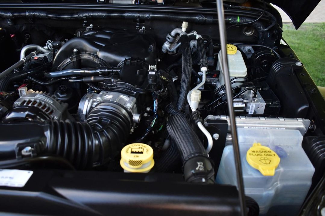 2015 Jeep Wrangler Unlimited Sport w/Engine: 3.6L V6 24V VVT and Transmission: 6-Spee