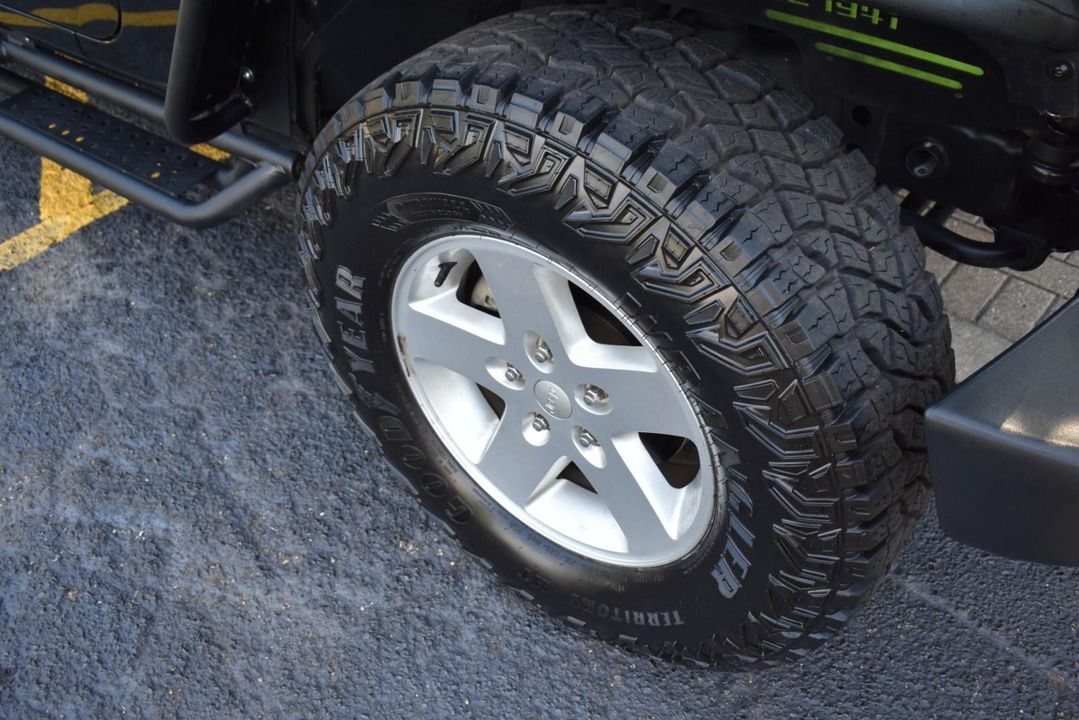 2015 Jeep Wrangler Unlimited Sport w/Engine: 3.6L V6 24V VVT and Transmission: 6-Spee